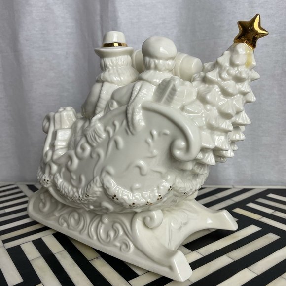 Vintage music box sculpted in a sleigh with caroling family - Picture 5 of 16
